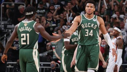 九游电脑版-霍勒迪米德尔顿触底反弹 雄鹿赢球得靠“三巨头”