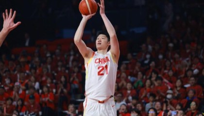 央视新闻发文祝贺中国男篮：小伙子们好样的，赞！