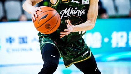 九游电脑版下载-不让打了吗？开局1分钟郭昊文&amp;赵柏清冲突 双双被换下再未上场